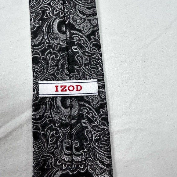 Izod Other - Izod Black and‎ Silver Paisley Tie